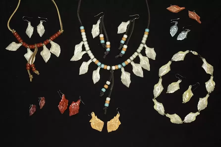 uğurlar amulet - timsah dişləri